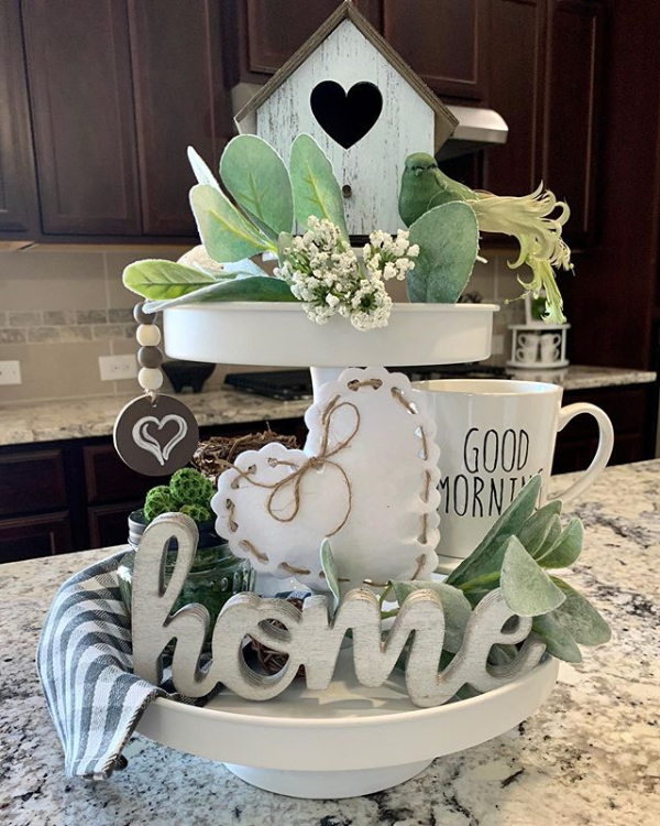 Two-tier tray with heart and home theme