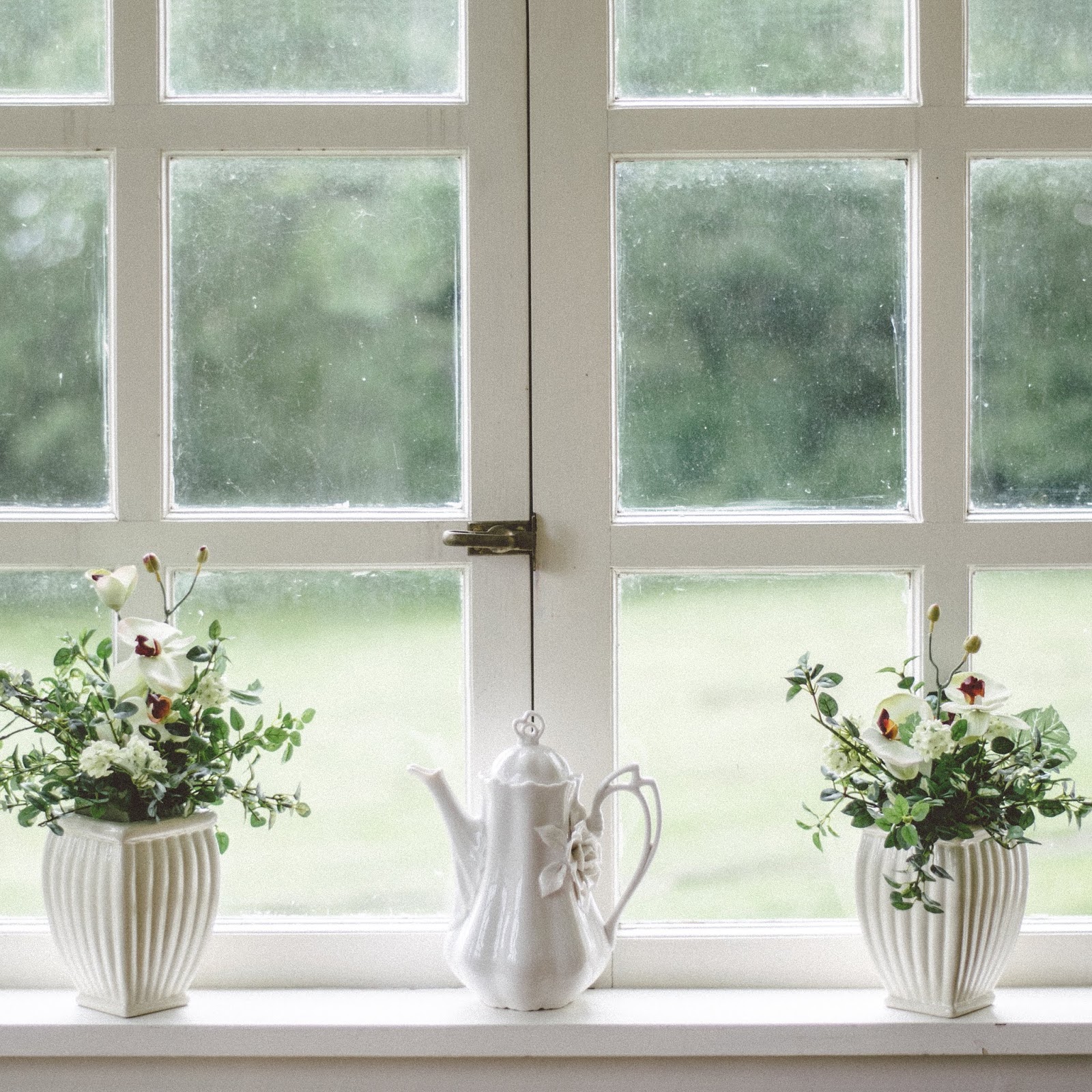 10 Ways to Use Old Windows in Your Décor