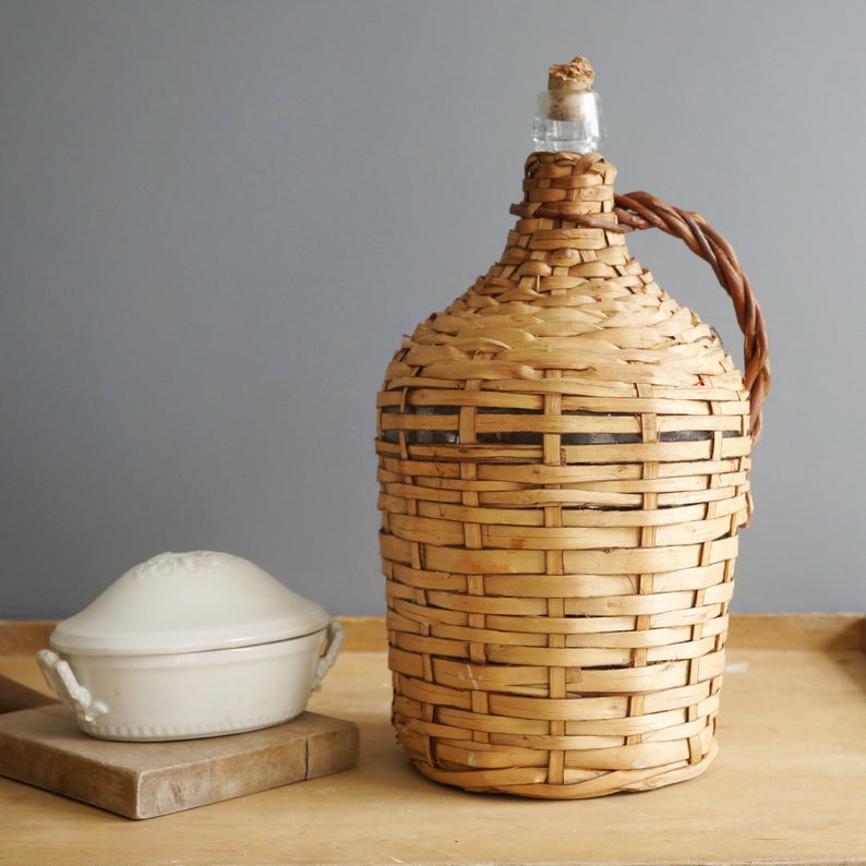 A collection of fantastic farmhouse and vintage finds to decorate your home