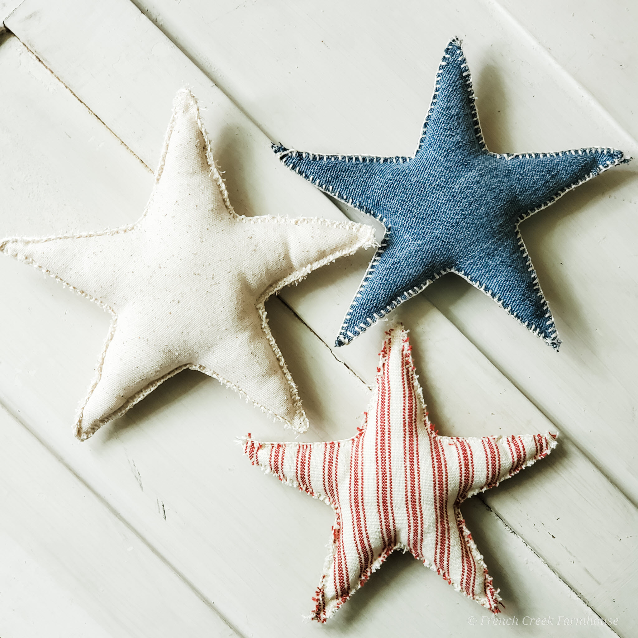 Get the free printable pattern to make these adorable patriotic decor