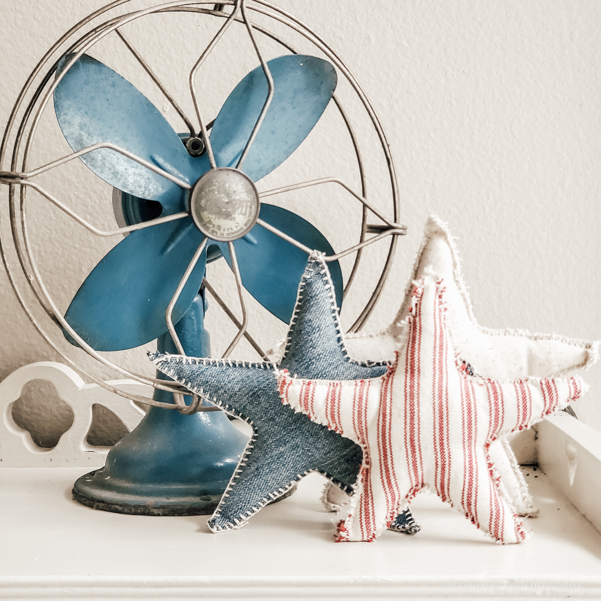 DIY Farmhouse Stars These stars are perfect for tucking into shelves