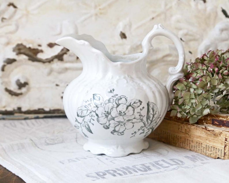 A collection of fantastic farmhouse and vintage finds to decorate your home