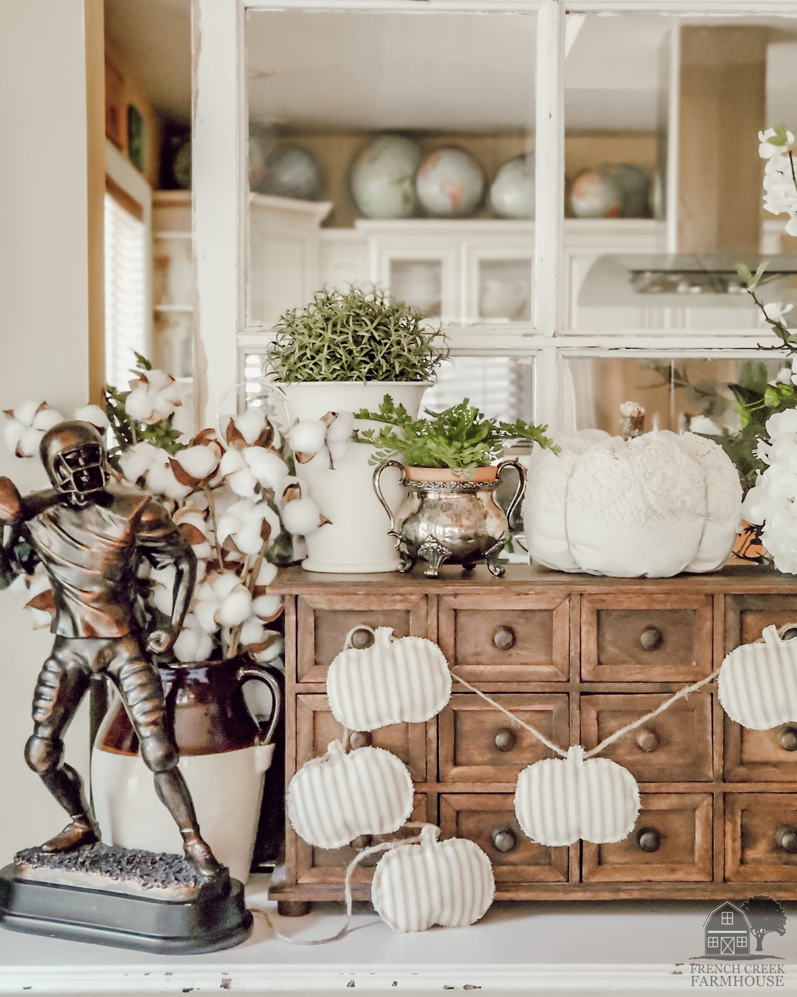 Neutral fall farmhouse decor with the pumpkin garland