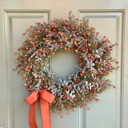 The subtle, but elegant pop of autumn color makes this berry wreath a winner for fall.
