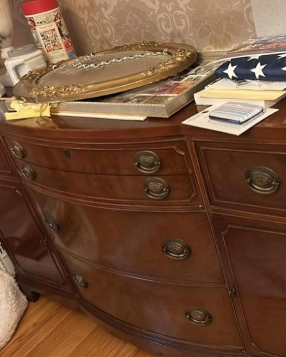 The dark and glossy finish of this Duncan Phyfe style sideboard cabinet is outdated, but the structure remains beautiful. Once the top is sanded to bare wood, the transformation is incredible.