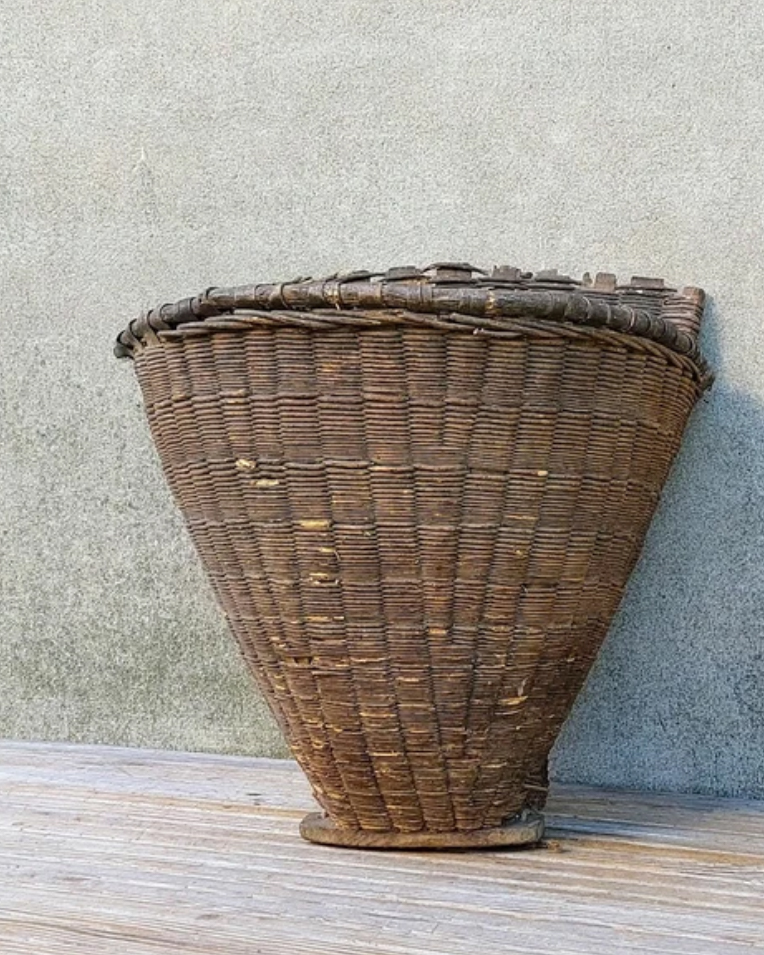 Rustic baskets, emblematic of harvest and countryside charm, serve as ideal fall decor.