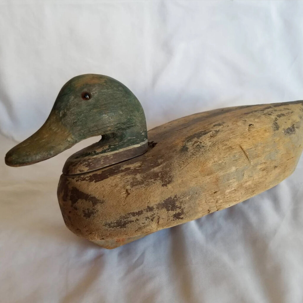 The weathered wood and intricate detailing of vintage duck decoys add a touch of authenticity to your fall decor.