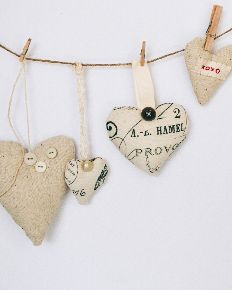 14 Vintage Valentine’s Day Decor Ideas